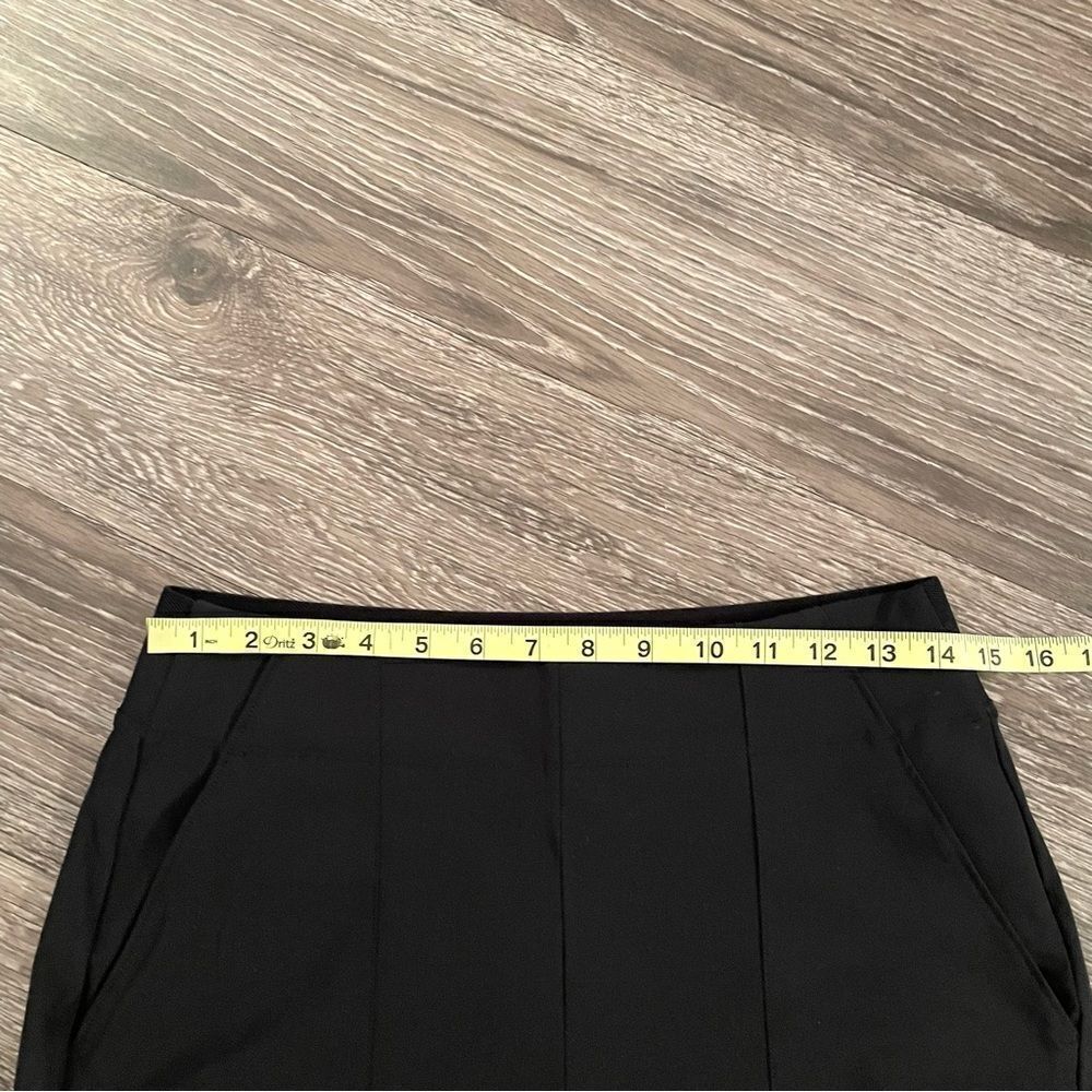 Athleta Brooklyn Bermuda shorts - Picture 2 of 7